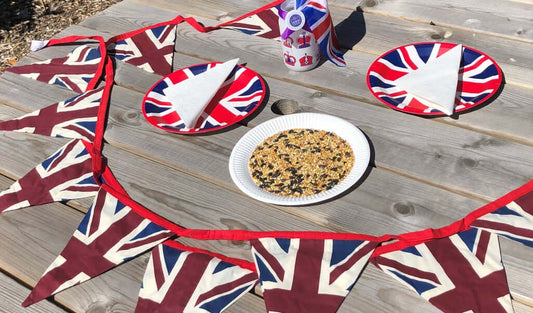 A picture of Haith's Platinum Jubilee wildlife seed Mix with celebratory bunting 