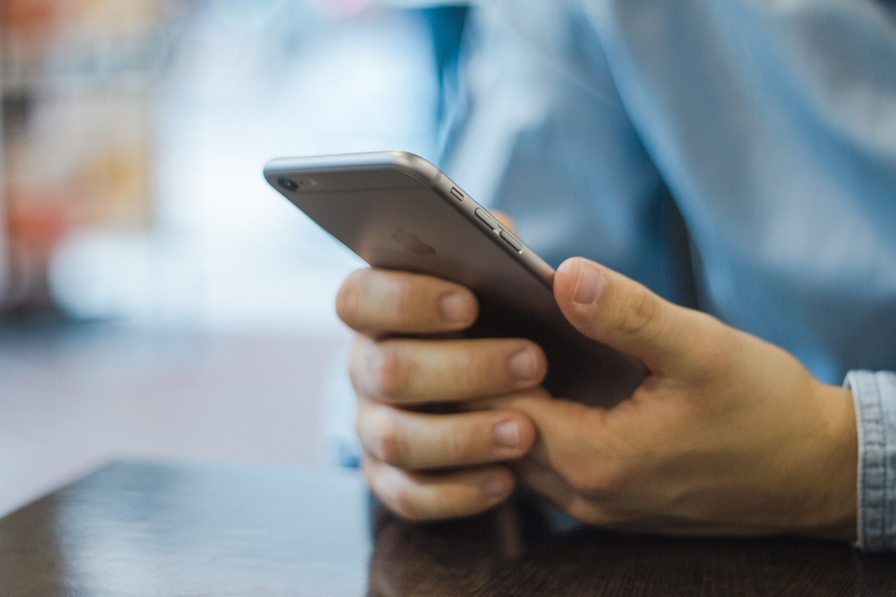 a hand holding a mobile phone