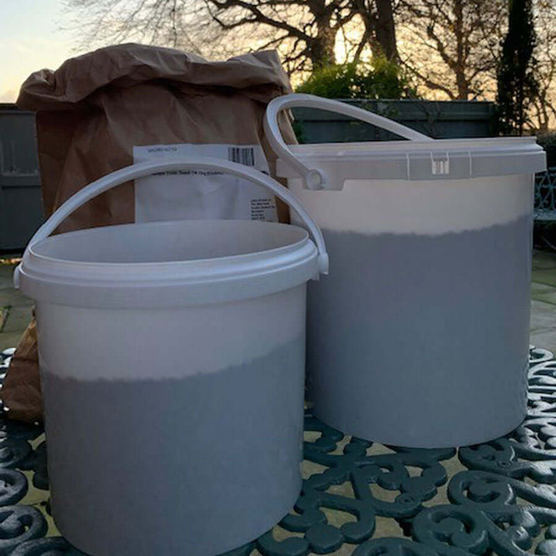 Lidded tubs for storing bird food