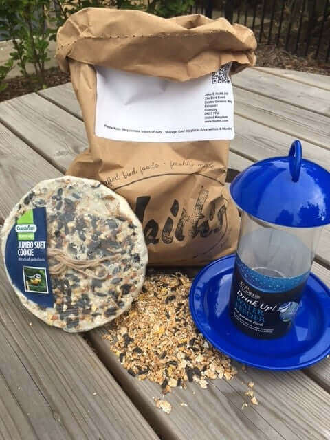 Meal deal containing 2 kg wild bird food, suet cookie and water feeder. 