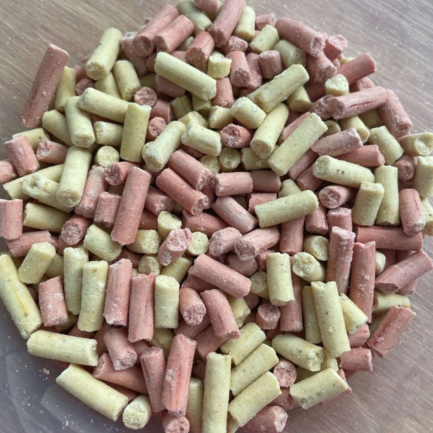High quality and energy, these premium insect & berry pellets can be fed from a standard tube-type seed feeder if you’d like them to be available more widely, to more species.