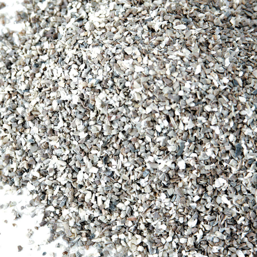Fine Oystershell Grit is insoluble and acts as a grinding agent in the gizzard to enable complete digestion of all food.